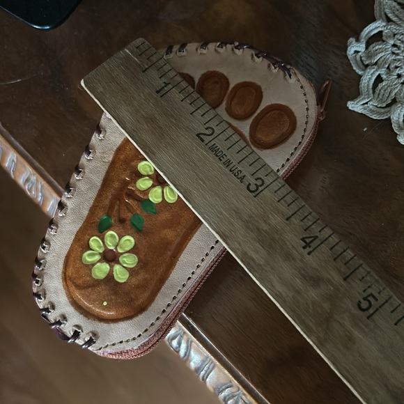 Vintage Leather Foot Coin Purse - Picture 4 of 5